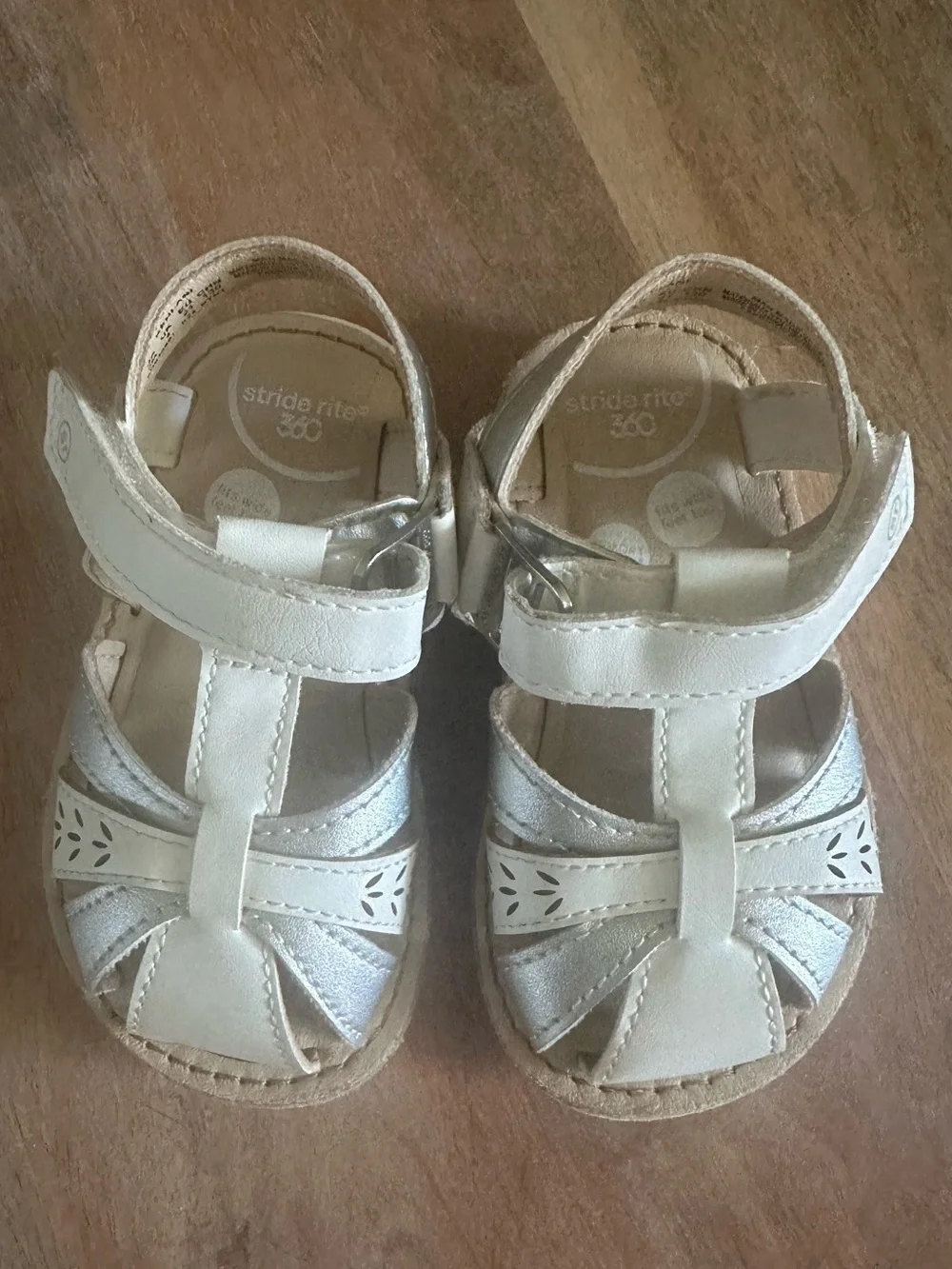 Stride Rite 360 Toddler Girls White & Silver Sandals Size 5 Hook & Loop - Picture 1 of 7